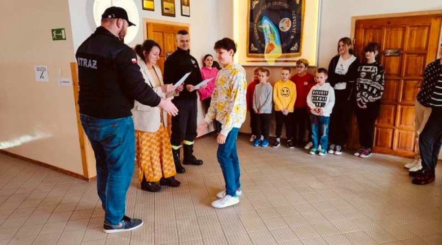 mlodziex zapobiega pożarom (2)