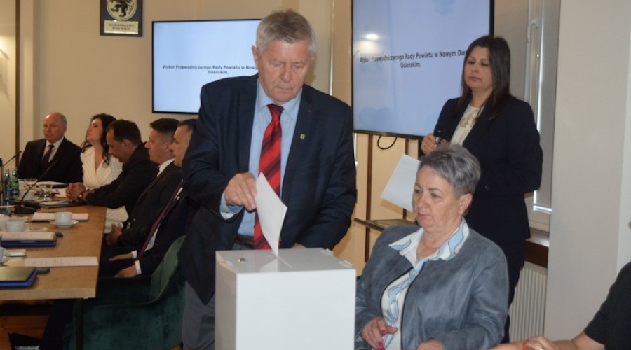 wybory starosty sesja rady powiatu nowodworskiego (11)