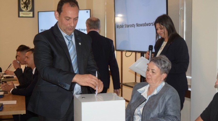 wybory starosty sesja rady powiatu nowodworskiego (8)