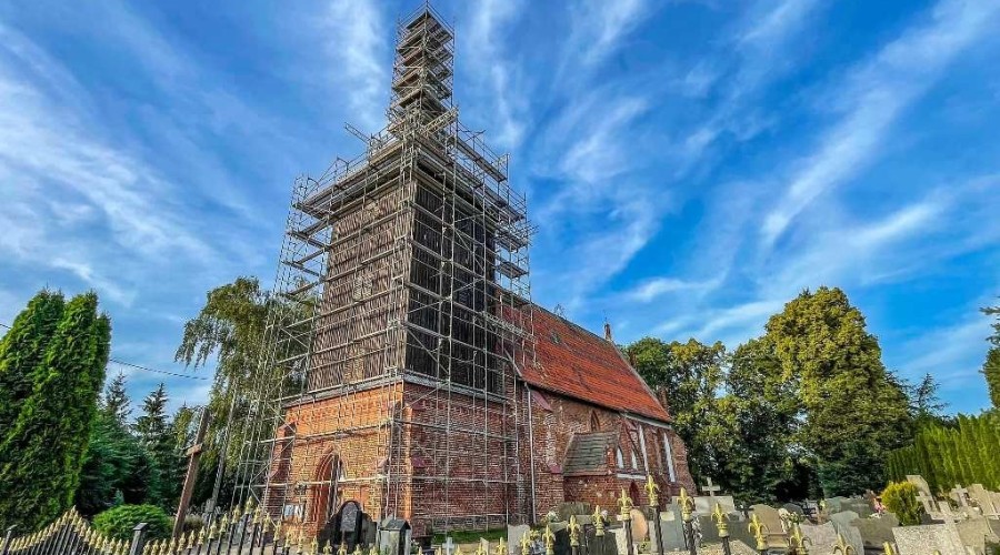 remont kościoła w Marynowach01