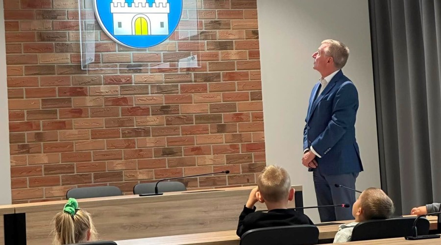 Nowy Dwór Gd. Przedszkolaki z Bajkowej Akademii odwiedziły Urząd Miejski (2)