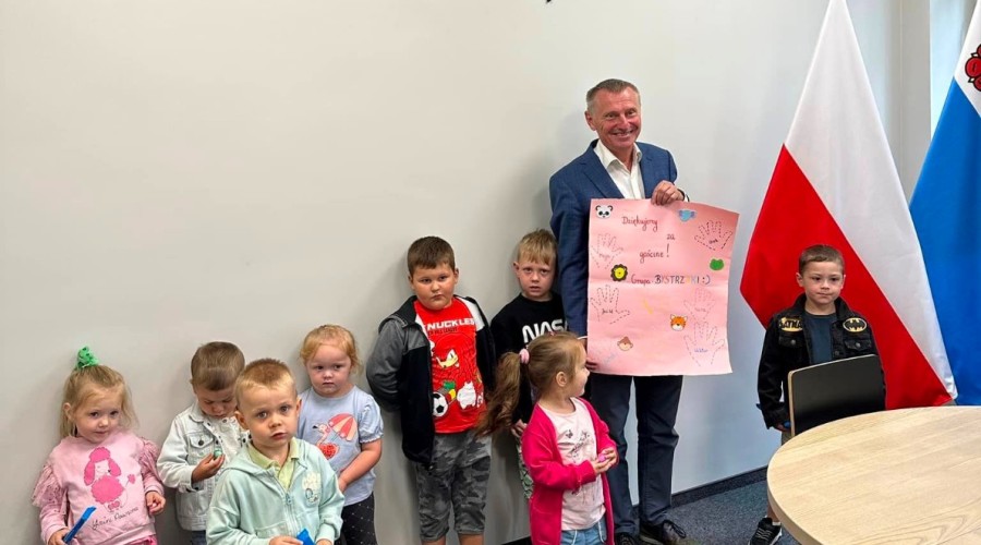 Nowy Dwór Gd. Przedszkolaki z Bajkowej Akademii odwiedziły Urząd Miejski (8)