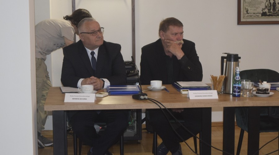 I SESJA rADY powiatu (34)