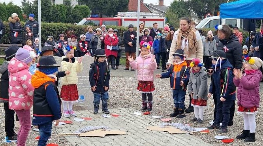 Mieszkańcy Gminy Sztutowo uczcili Święto Niepodległości  (20)