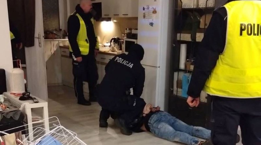 39-LATEK ZATRZYMANY ZA CZYNNĄ NAPAŚĆ NA POLICJANTA (3)