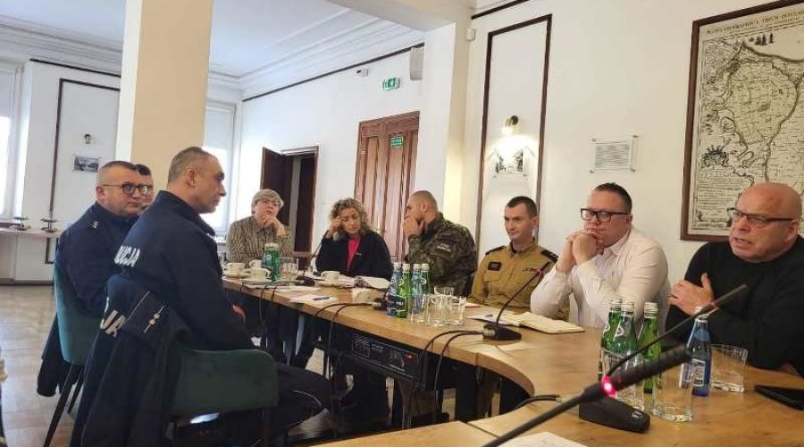 POSIEDZENIE CENTRUM ZARZADZANIA KRYZYSOWEGO (2)