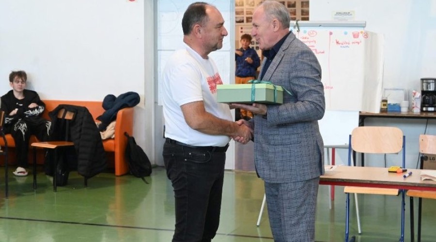 Nowy Dwór Gdański, Hennef i Velká nad Veličkou 3