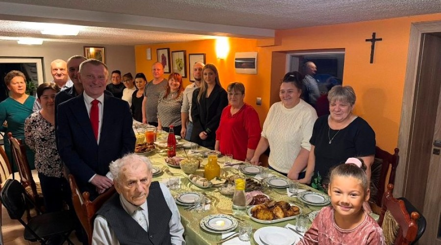 Nowy Dwór Gdański. 99. Urodziny Pana Stanisława Wróbla. Najlepsze życzenia (5)