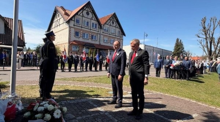 Uroczyste obchody Święta Narodowego Konstytucji 3 Maja w Nowym Dworze Gdańskim  (33)