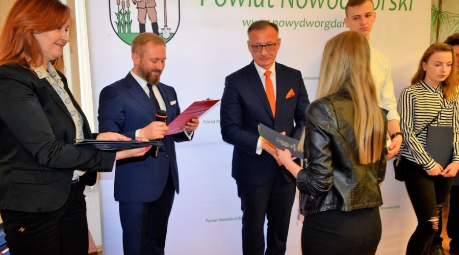 sesja rady powiatu nowodworskiego38