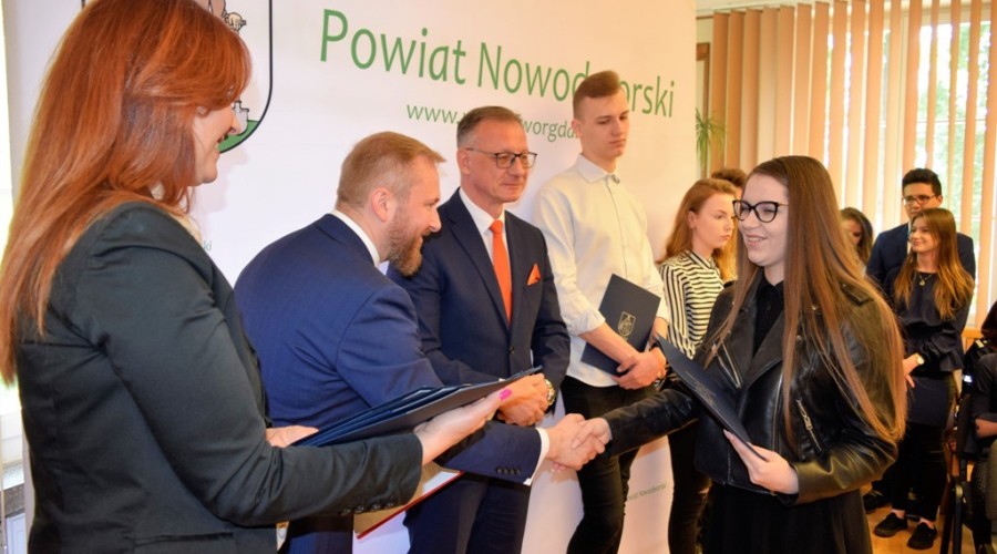 sesja rady powiatu nowodworskiego44