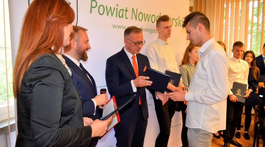 sesja rady powiatu nowodworskiego47