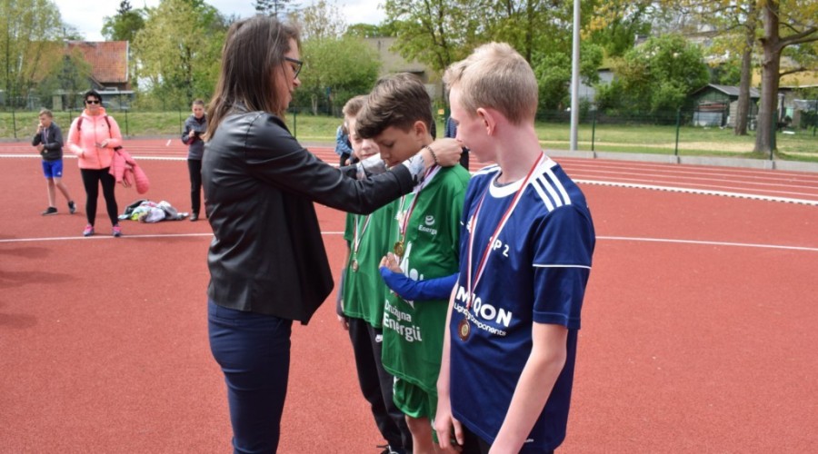 Nowy Dwór Gdański. Zawody lekkoatletyczne w czwórboju (7)