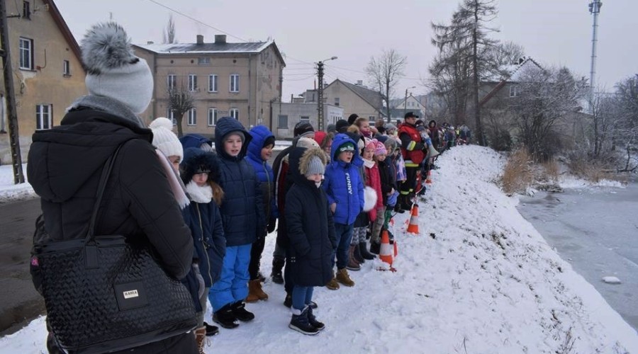 ćwiczenia strazaków na lodzie (4)