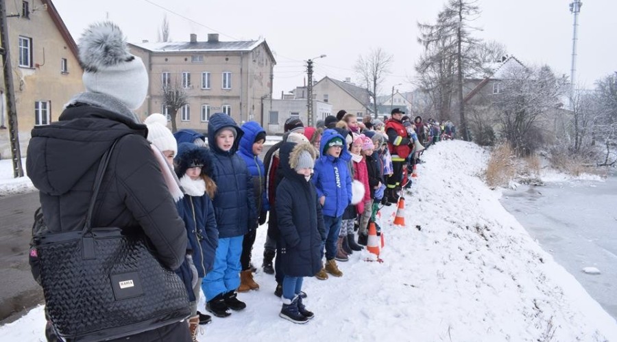 ćwiczenia strazaków na lodzie (5)