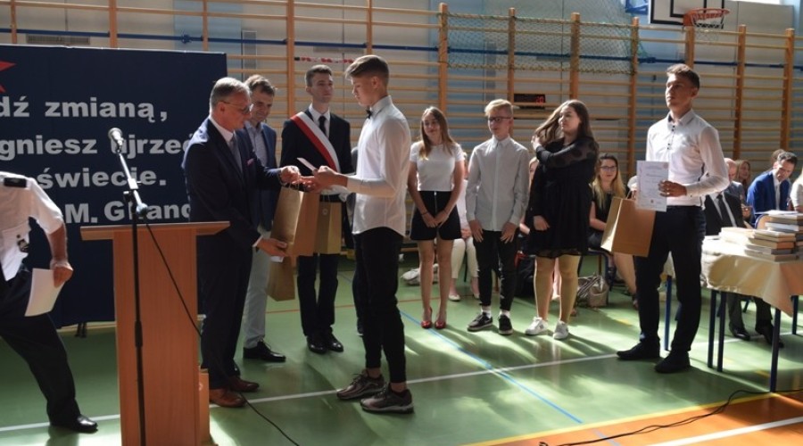 Zakończenie roku szkolnego zespół szkół nr 1 ndg (60)