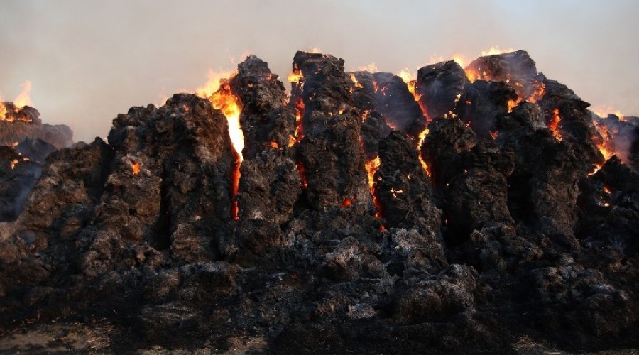 fot.Krzysztof Firko pożar sterty słomy (10)