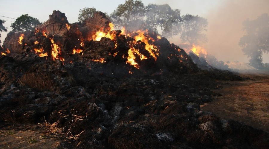 fot.Krzysztof Firko pożar sterty słomy (16)