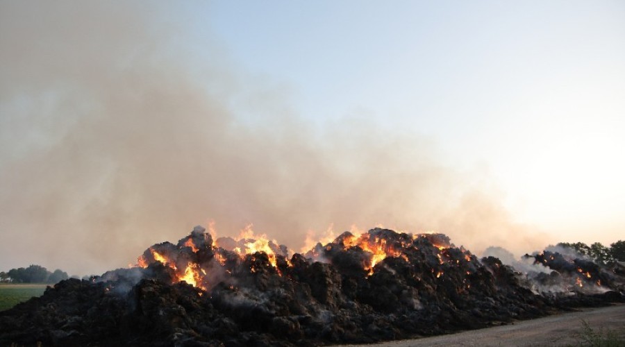 fot.Krzysztof Firko pożar sterty słomy (2)