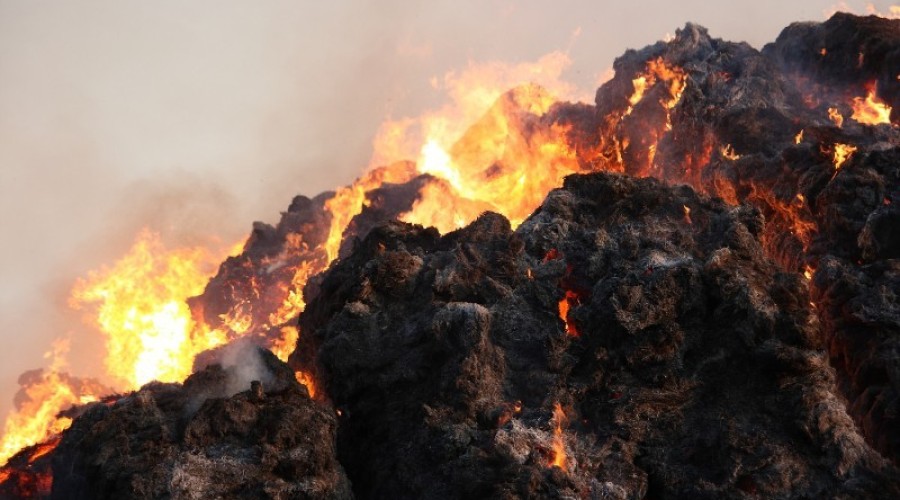 fot.Krzysztof Firko pożar sterty słomy (8)