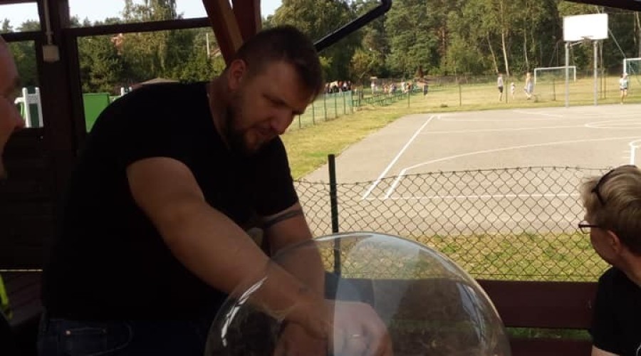 Wakacje w Kątach Rybackich zakończono wspólną zabawą na festynie rodzinnym (7)