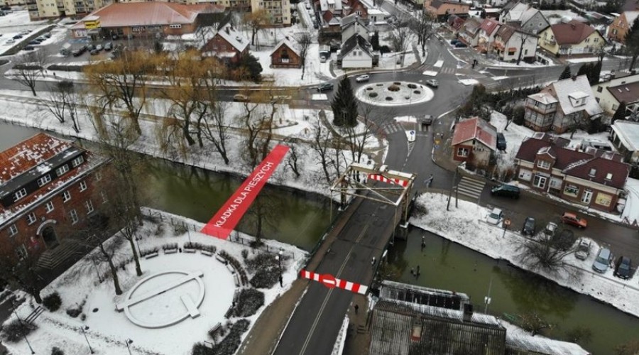 d9e6a2a05bc9026245e99175b4dbc8b7_XL