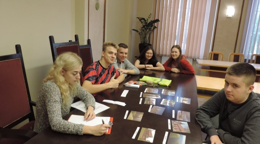 licealiści w starostwie (2)