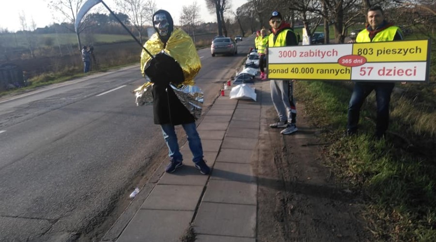 Światowy Dzień Ruchu Drogowego – happening przy pomniku ofiar (4)