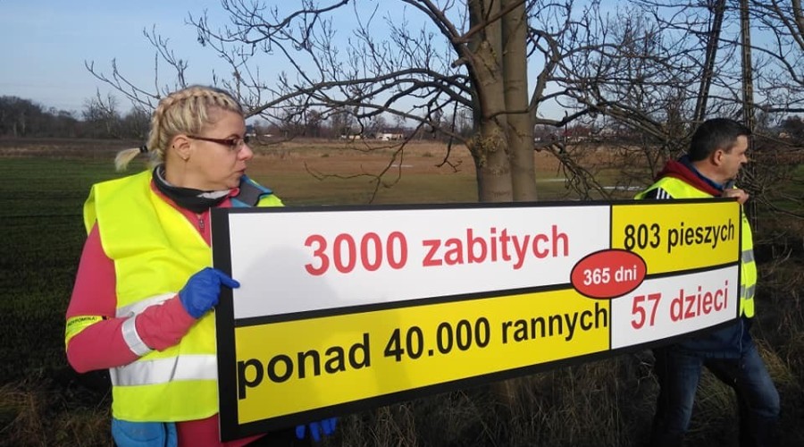 Światowy Dzień Ruchu Drogowego – happening przy pomniku ofiar (6)