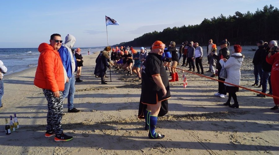V kąpiel morsów w Kątach Rybackich. Sportowy weekend w Gminie Sztutowo (17)