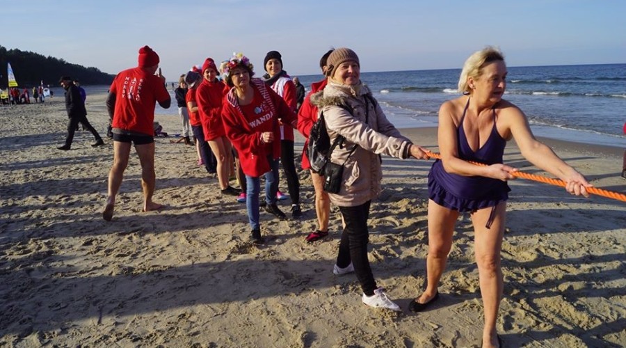 V kąpiel morsów w Kątach Rybackich. Sportowy weekend w Gminie Sztutowo (20)