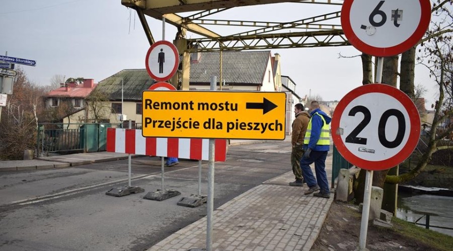 Most zwodzony w centrum miasta zamknięty.