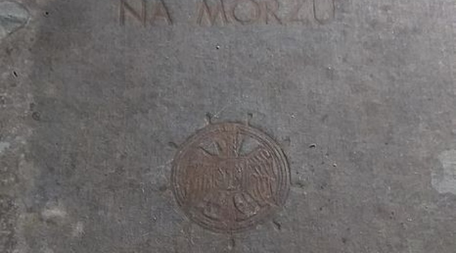 krynica morska znalezisko pod podlogą (20)