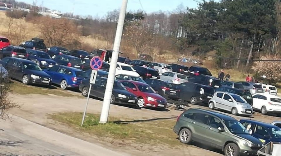 Najazd turystów na Mierzeję Wiślaną. Wójt Sztutowa Wracajcie do siebie!  (2)