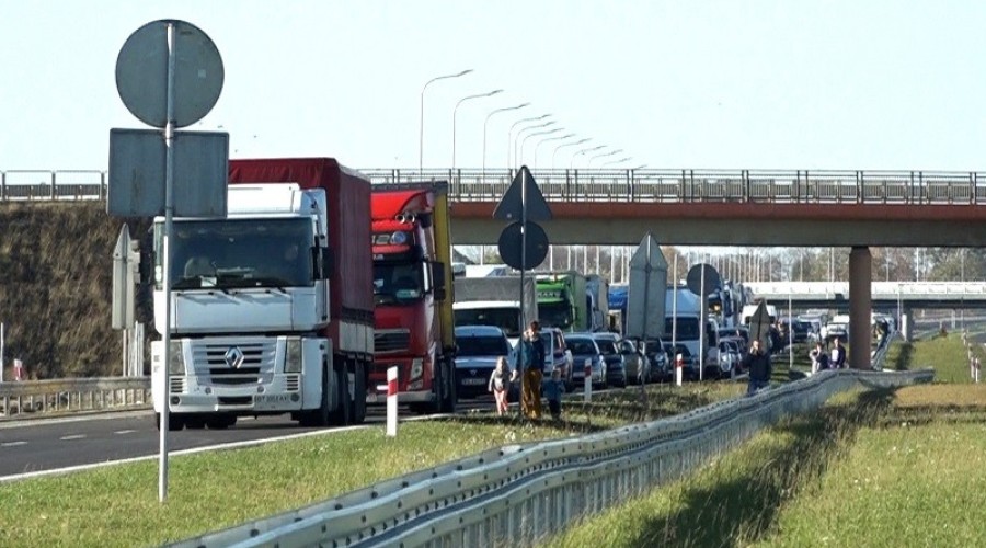 po zderzeniu wyciek paliwa s7 (4)