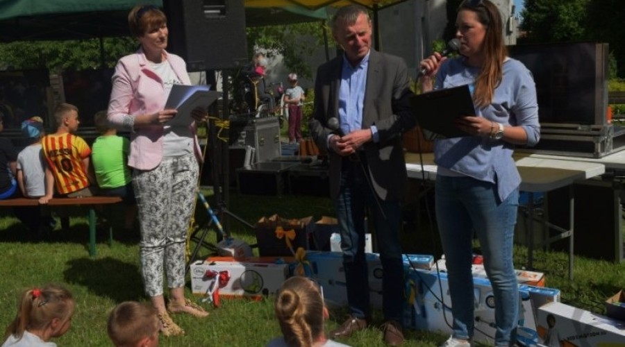 Wata cukrowa, zjeżdżalnie i nagrody. Dzień Dziecka i Piknik Rodzinny w Nowym Dworze Gd  (3)