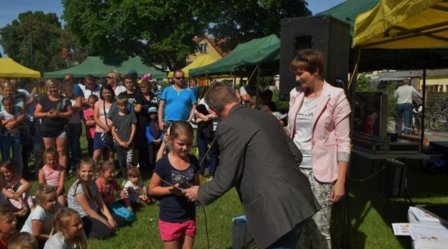 Wata cukrowa, zjeżdżalnie i nagrody. Dzień Dziecka i Piknik Rodzinny w Nowym Dworze Gd  (4)
