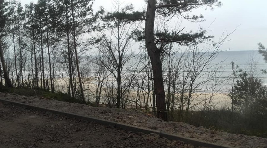 Krynica Morska. Prace nad deptakiem i ścieżką rowerową na wydmach trwają (3)