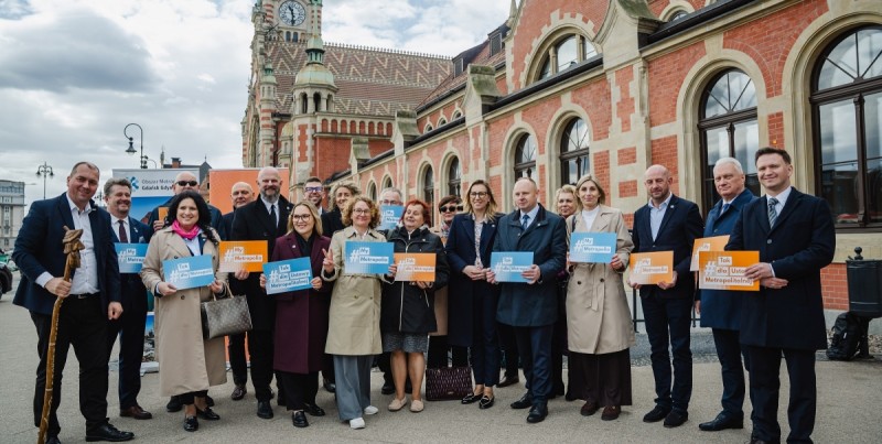 Ponad podziałami dla Pomorza i Śląska: Pomorscy samorządowcy w drodze do Sejmu na pierwsze czytanie ustawy metropolitalnej