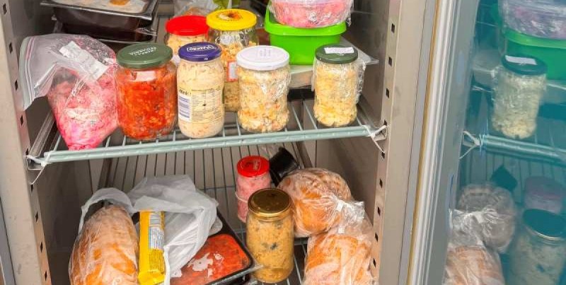 Nie zjadłeś? Nie wyrzucaj! Podziel się jedzeniem w lodówkach społecznych w powiecie nowodworskim