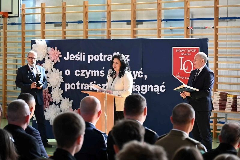 Maturzyści pożegnali liceum w Nowym Dworze Gdańskim. Czas wzruszeń i nowych początków