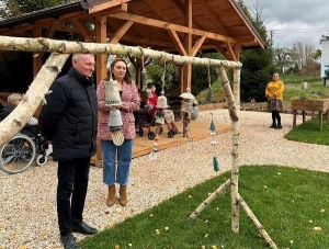 Fundacja Wróć wzmacnia lokalne otoczenie: Powstał terapeutyczny ogród dla uczestników ŚDS w Wiercinach