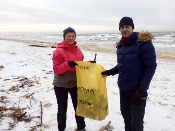 Mierzeja po-MORZE wzięli udział w akcji sprzątania plaży w Kątach Rybackich i Sztutowie.