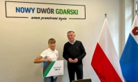 Burmistrz Jacek Michalski uhonorował Beatę Niemyjską za osiągnięcie na Młodzieżowych Mistrzostwach Europy w Lekkoatletyce Espoo 2023