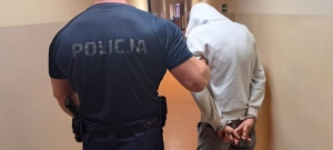 27-latek pod wpływem narkotyków spowodował wypadek w Wiśniówce – ranna pasażerka trafiła do szpitala