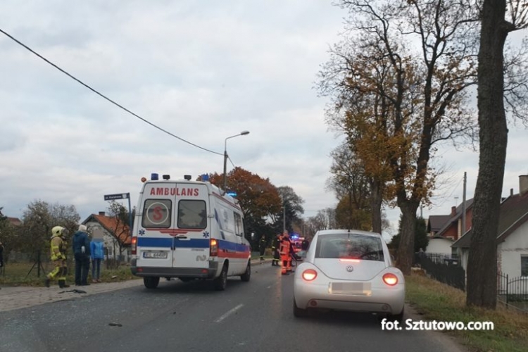 Zderzenie dwóch aut na ul. Gdańskiej w Sztutowie - 27.10.2018