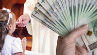 Polacy o prezentach komunijnych. Najlepszym wyborem są pieniądze z symbolicznym upominkiem