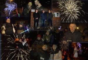 Pokaz fajerwerków, grzaniec i ciastka. Powitanie Nowego Roku 2023.