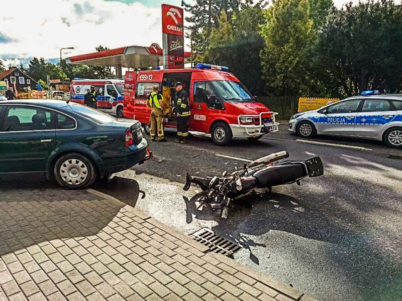 Wypadek w centrum Stegny. Poszkodowany motocyklista trafił do szpitala.