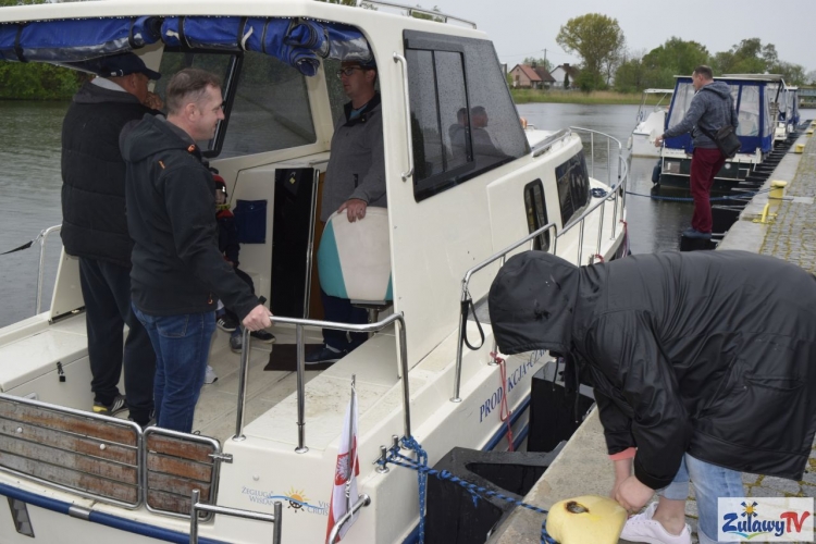 Gmina Stegna. Bezpłatne rejsy houseboatem w Rybinie w ramach Dni Otwartych Funduszy Europejskich.